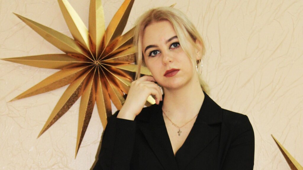 DarinaBellton